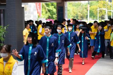 �ú���ѧ��������һ������ѧ�ӽ�������ҵ