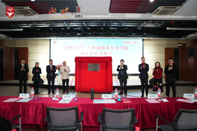 �������ʽ���30�������Ӵ�У�ѻؼң�