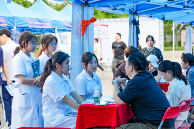 ������������ѧ�Ӻ���ҵ��˫�򱼸�����