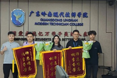 企业登门，锦旗相赠！华南职讲授子获企业“最高点赞”