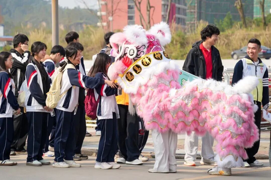 7ec10b83b2fc4f59acdde8bb37b6795c 图片