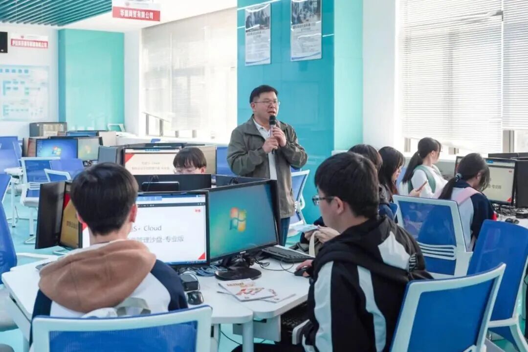 d3a32e3cab014f5399af7e0f9706fe04 图片